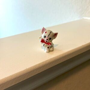 VINTAGE LITTLE THINGS